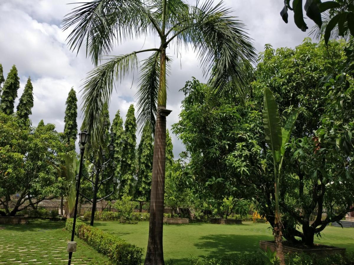 Pushp Vatika Resort & Lawns นาวีมุมไบ ภายนอก รูปภาพ