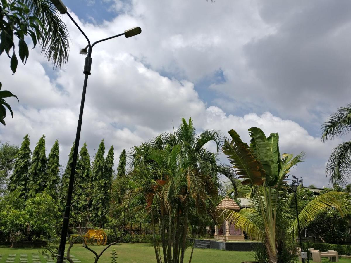 Pushp Vatika Resort & Lawns นาวีมุมไบ ภายนอก รูปภาพ