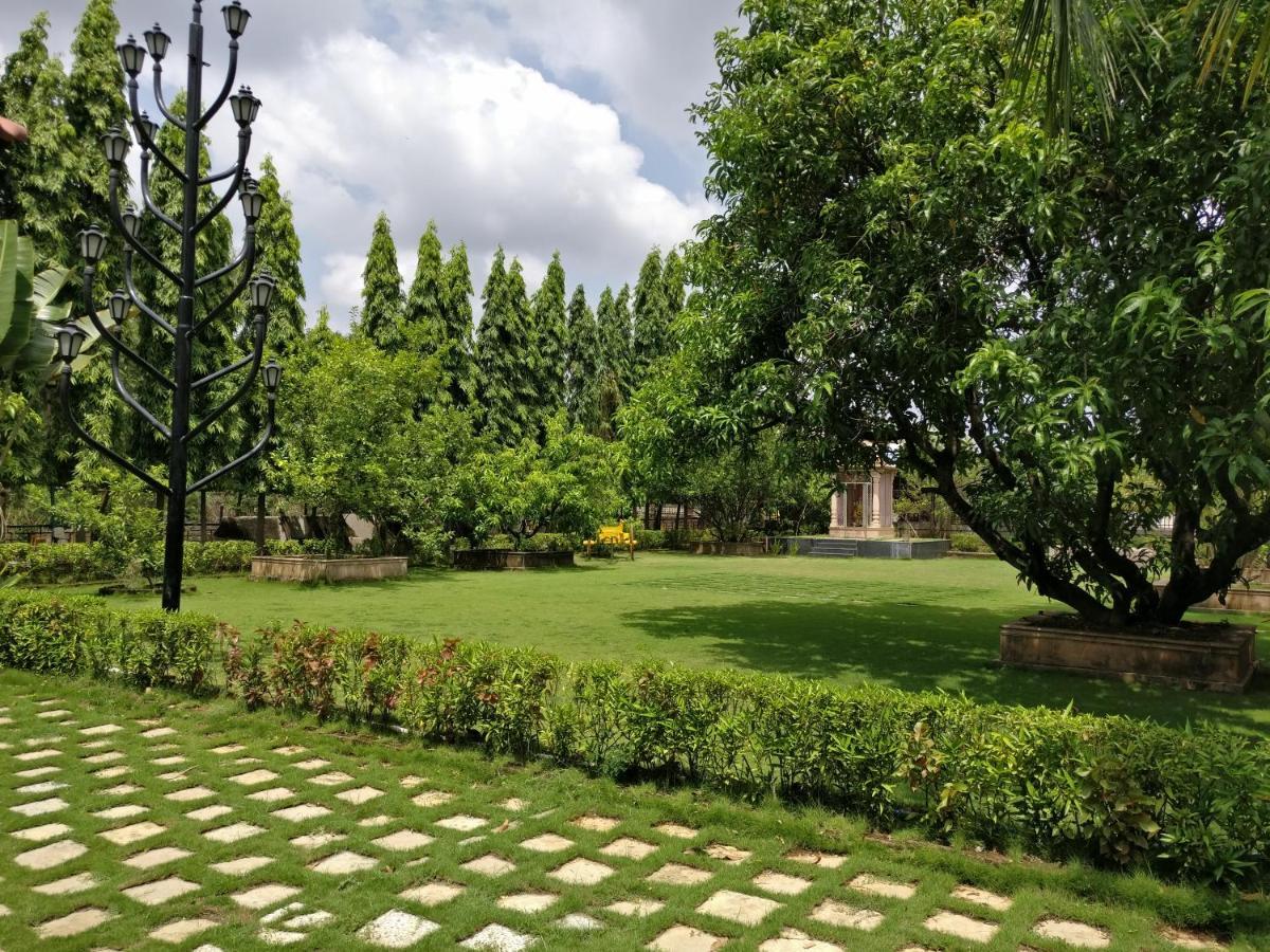 Pushp Vatika Resort & Lawns นาวีมุมไบ ภายนอก รูปภาพ
