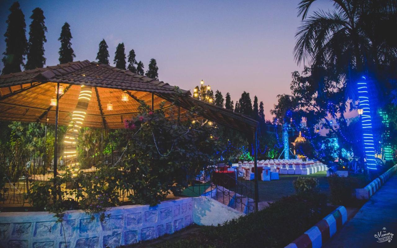 Pushp Vatika Resort & Lawns นาวีมุมไบ ภายนอก รูปภาพ