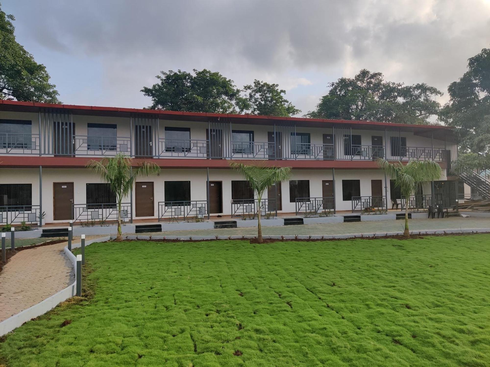 Pushp Vatika Resort & Lawns นาวีมุมไบ ภายนอก รูปภาพ