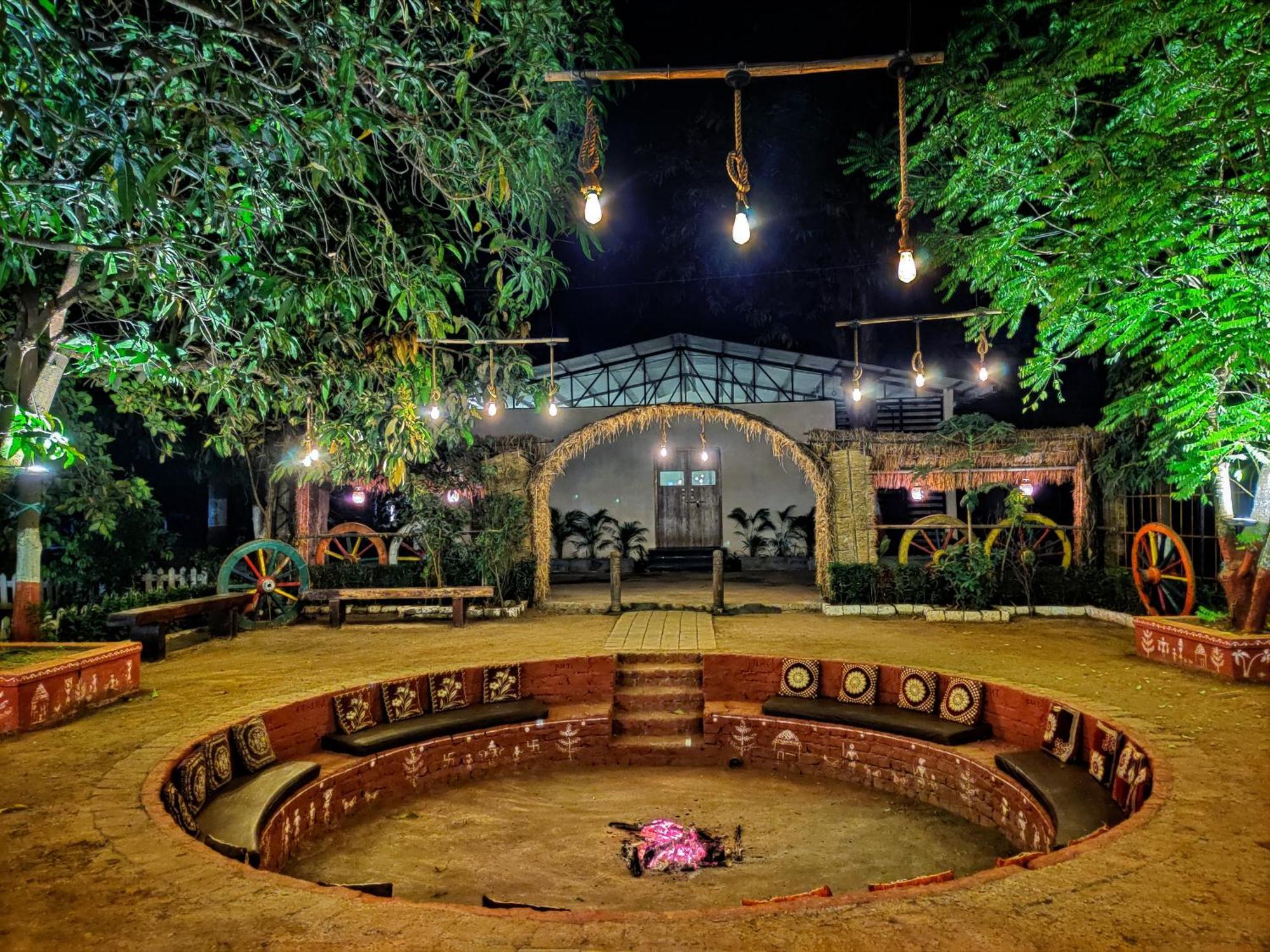 Pushp Vatika Resort & Lawns นาวีมุมไบ ภายนอก รูปภาพ