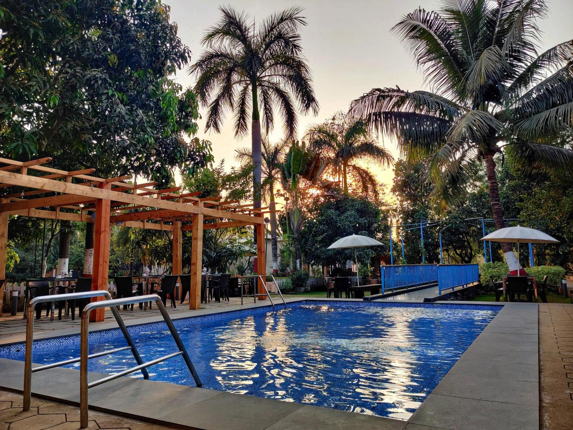 Pushp Vatika Resort & Lawns นาวีมุมไบ ภายนอก รูปภาพ