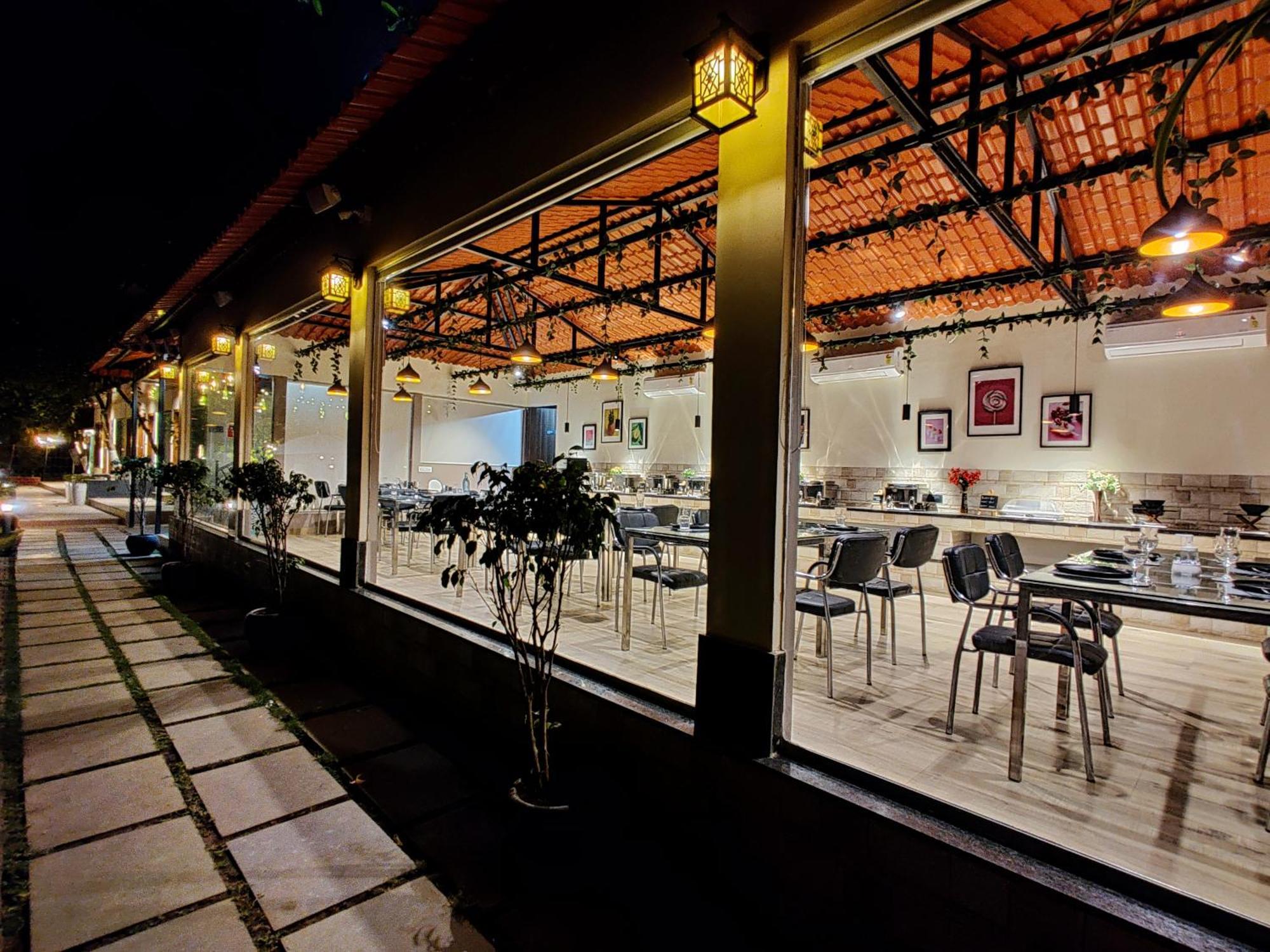 Pushp Vatika Resort & Lawns นาวีมุมไบ ภายนอก รูปภาพ